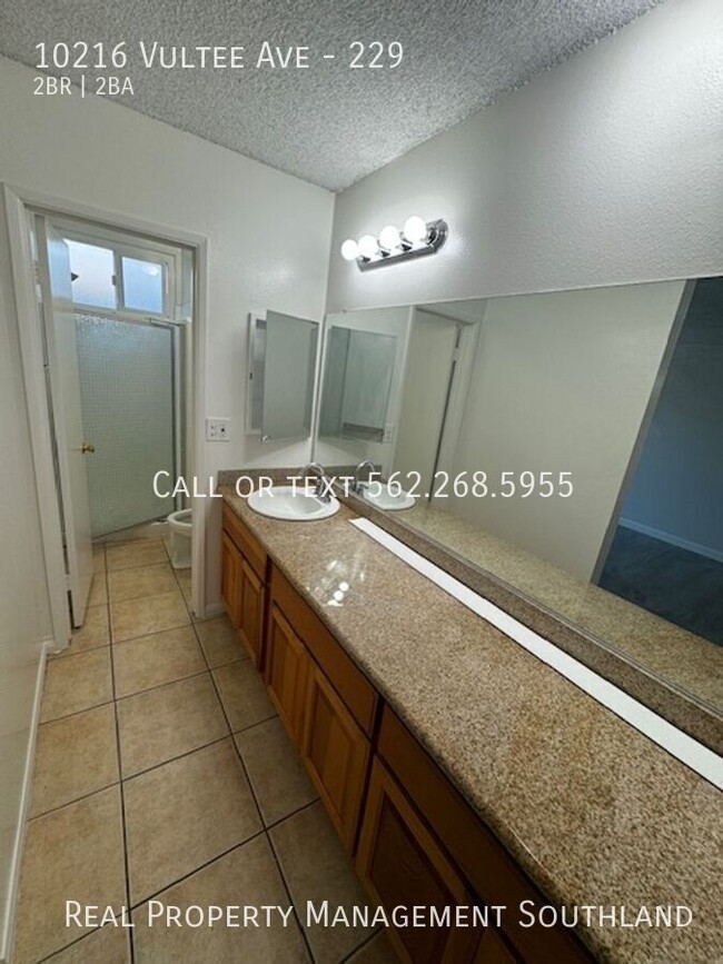 Building Photo - 2 Bedroom/ 2 Bath Spacious Apartment in Do...