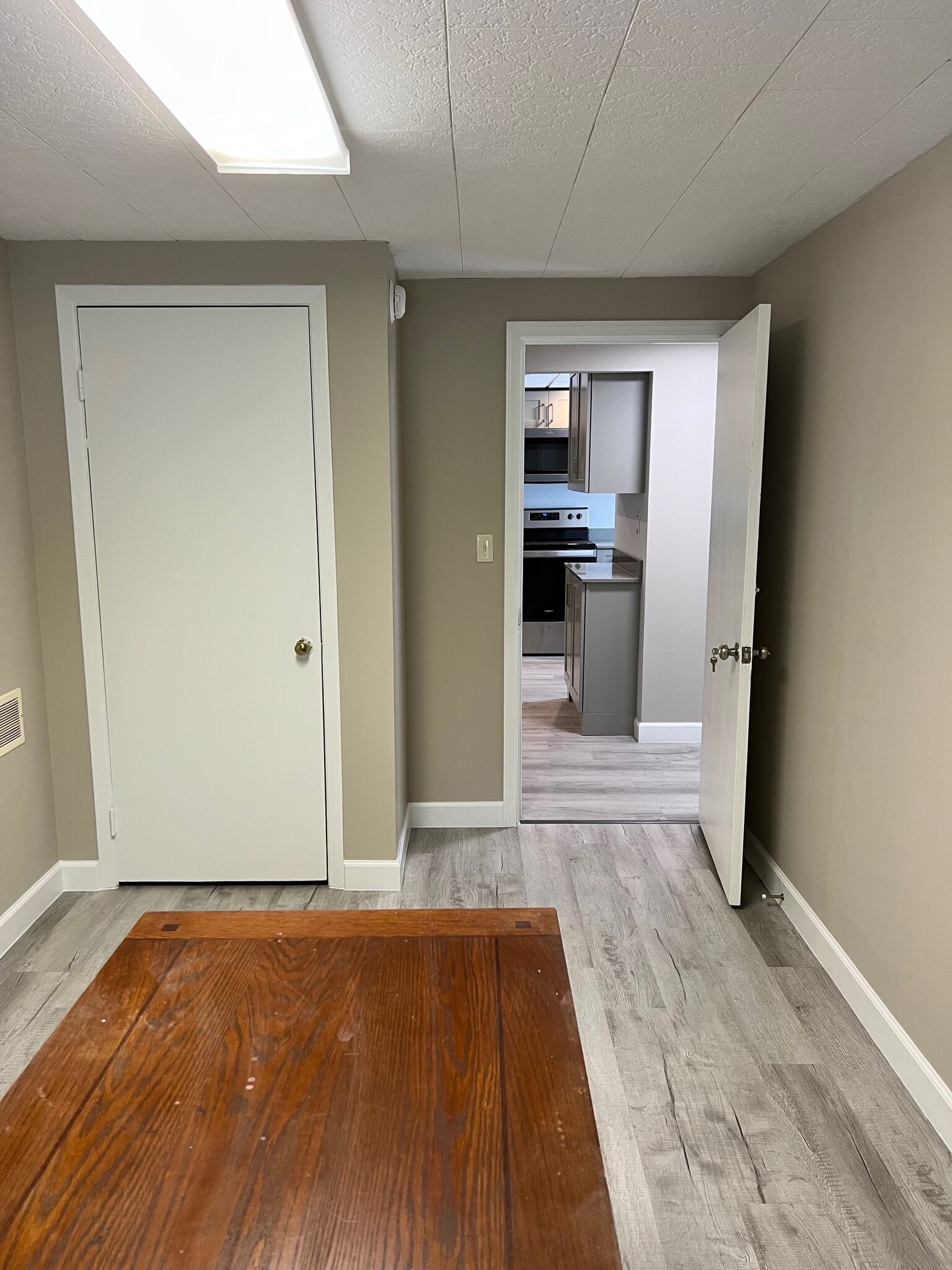 Building Photo - 410 Hillview Plz