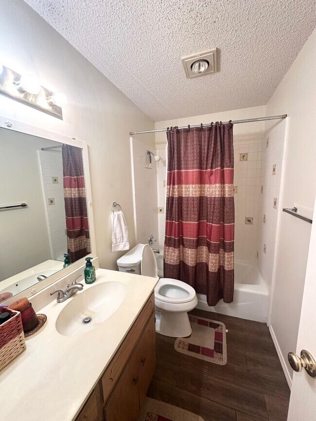 Building Photo - Fully Furnished 2 Bed 2 Bath