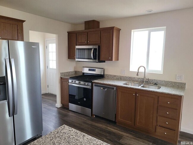 Building Photo - Spacious 3-Bedroom Home on 1.35 Acres with Valley Views – Dayton, NV