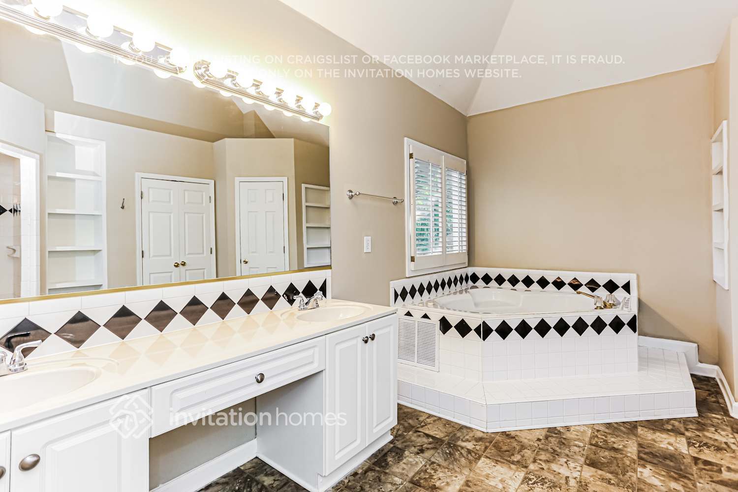 Building Photo - 2205 Thicket Ct