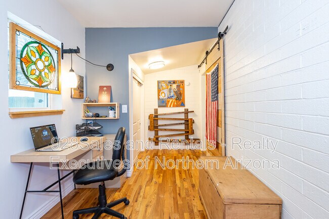 Building Photo - 2304 N Talkington Dr