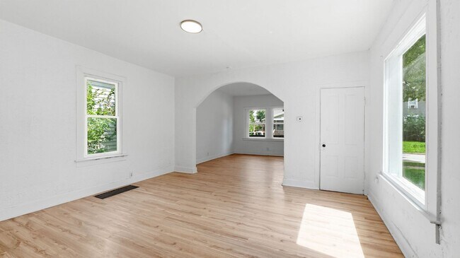 Building Photo - 1221 Wefel St