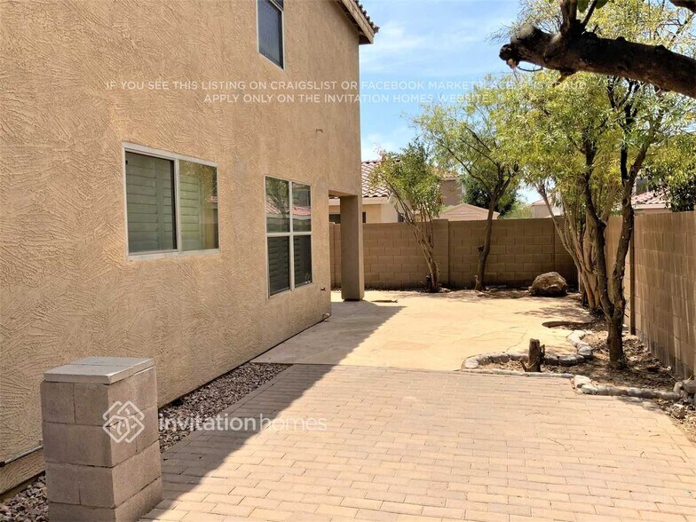 Building Photo - 6062 S Bell Pl