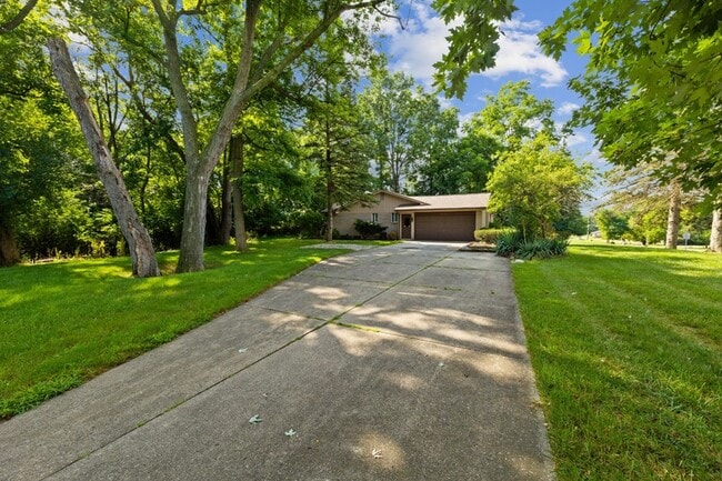 Building Photo - 4899 Wye Oak Rd