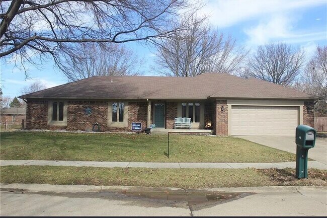 Building Photo - 548 Queenswood Dr