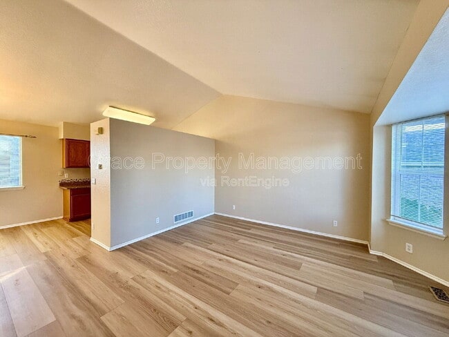 Building Photo - 2830 Calkins Pl