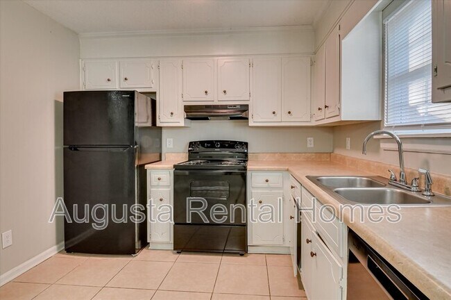 Building Photo - 164 Chalet North CT