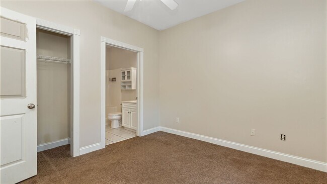 Building Photo - 4880 Dahlia Ct
