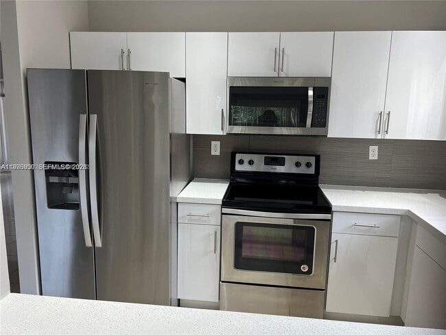 Building Photo - 3389 NE 4th St