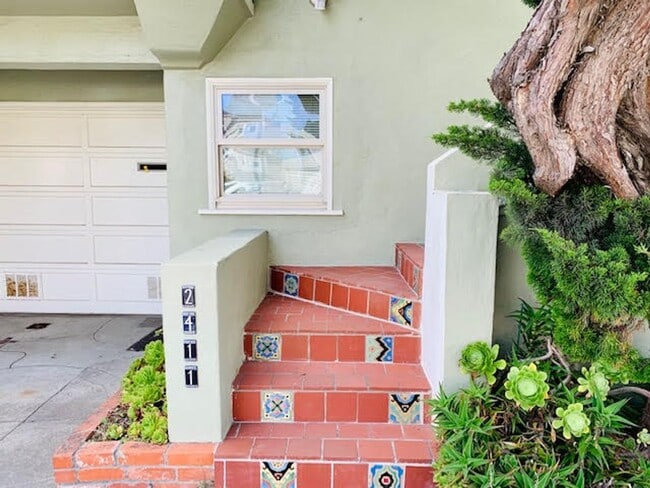 Building Photo - Whimsical 2BR/1BA, Outer Parkside Gem and Dog Friendly! FURNISHED Flexible Lease Term