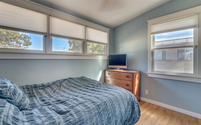 Building Photo - 352 Bonito Ave