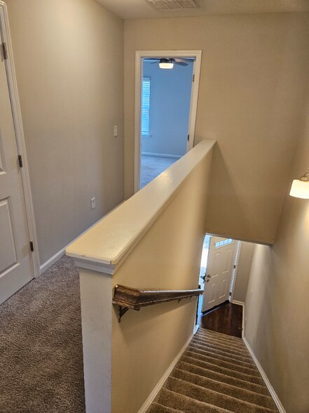 Building Photo - 131 Hunters Grove Dr