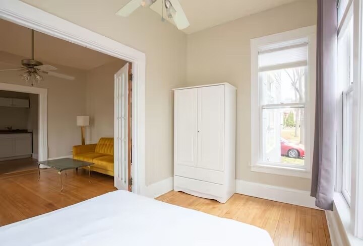 Building Photo - 900 W 22nd St