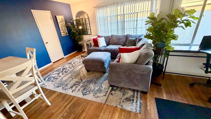 Building Photo - 1135 Glenville Dr