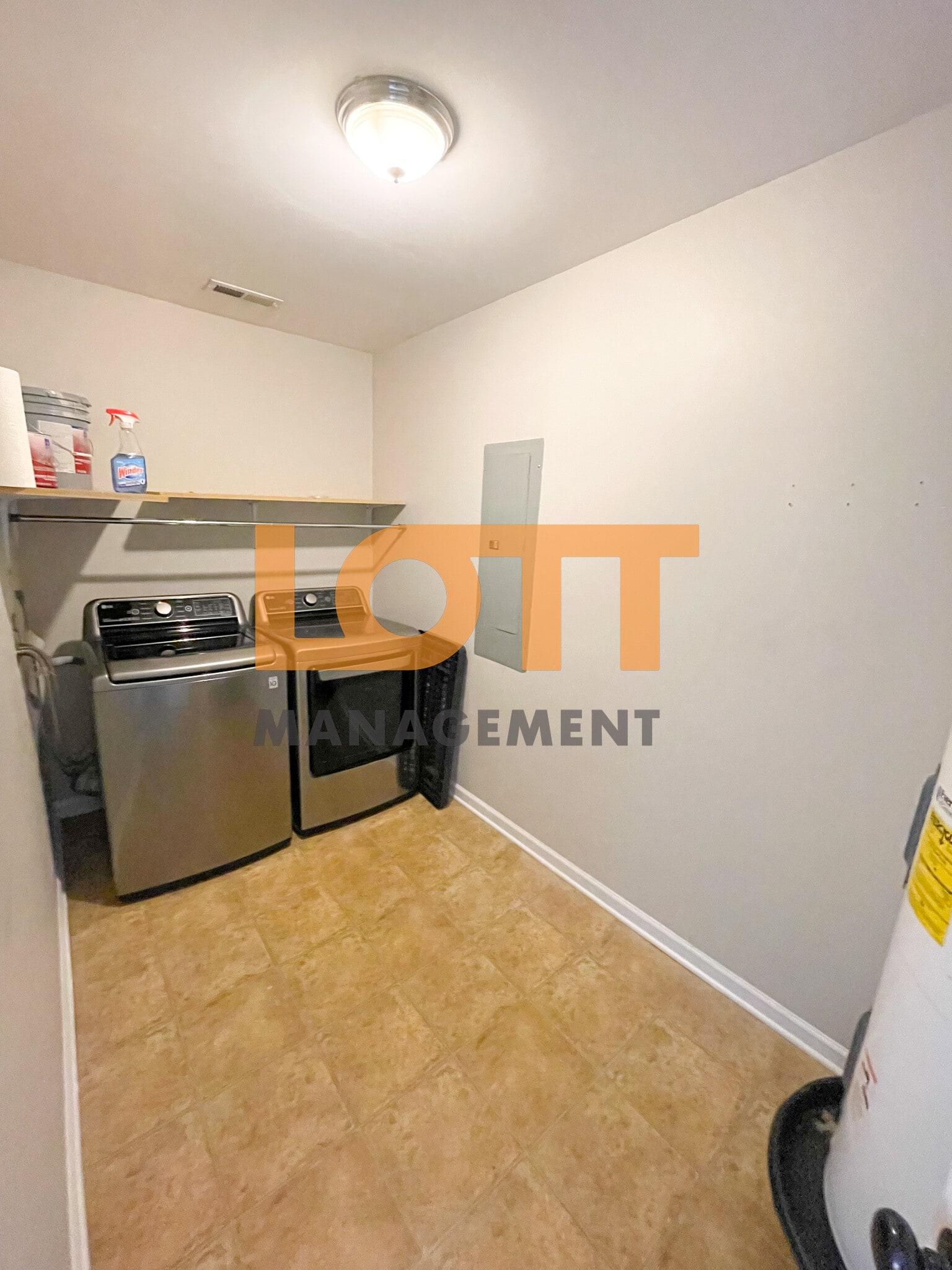 Building Photo - 204 Jarrett Ln