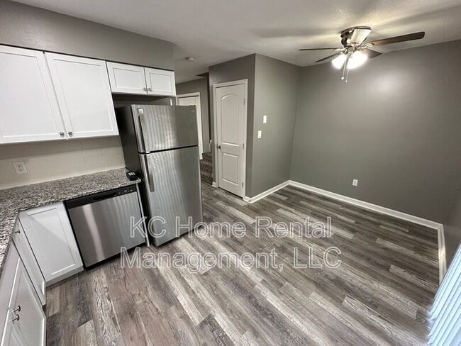 Building Photo - 800 S Willow Dr