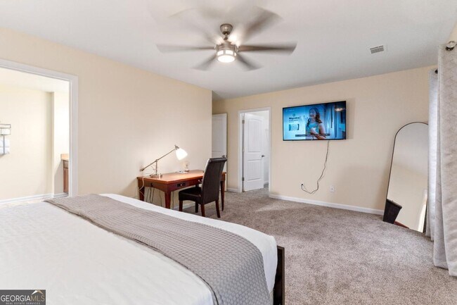 Building Photo - 2896 S Hills