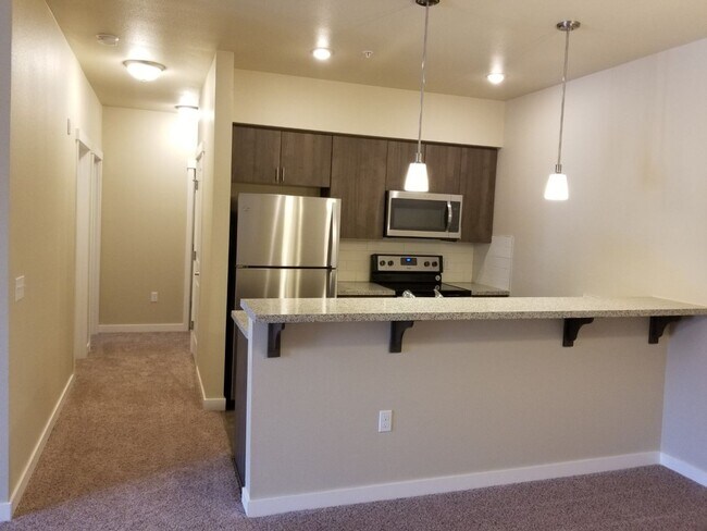 Building Photo - Beautiful 2 bedroom, super cute floorplan, laundry room with full size washer and dryer!