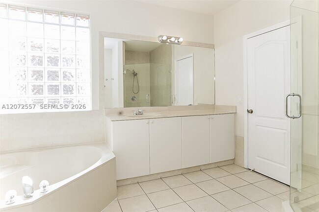 Building Photo - 1246 SW 146th Ct
