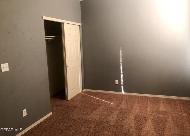 Building Photo - 600 Carol Ann Pl