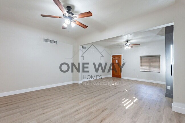 Building Photo - 745 E Pierce St