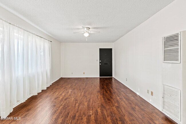 Building Photo - 3341 Porter Ln