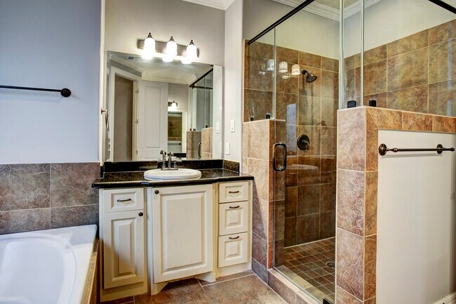 Building Photo - 1140 Robbie St