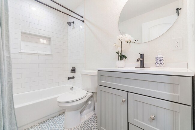 Building Photo - 1813 Chinaberry Dr