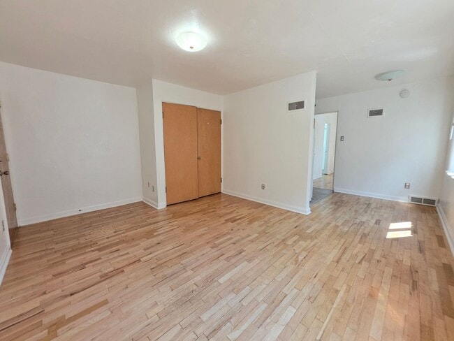 Interior Photo - 1020 14th