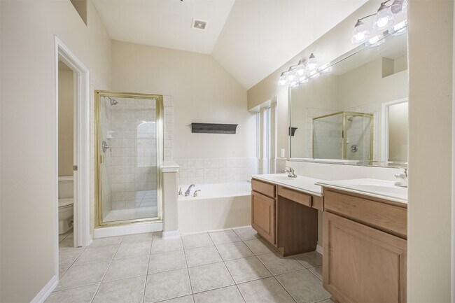 Building Photo - 15810 Cypress Hall Dr