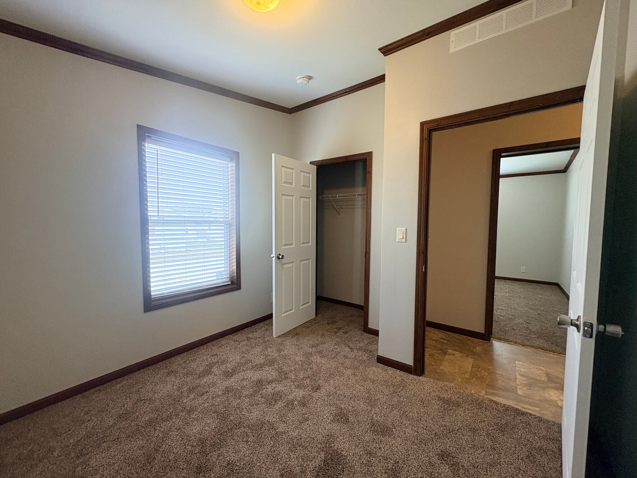 Building Photo - 2121 Four Seasons Dr