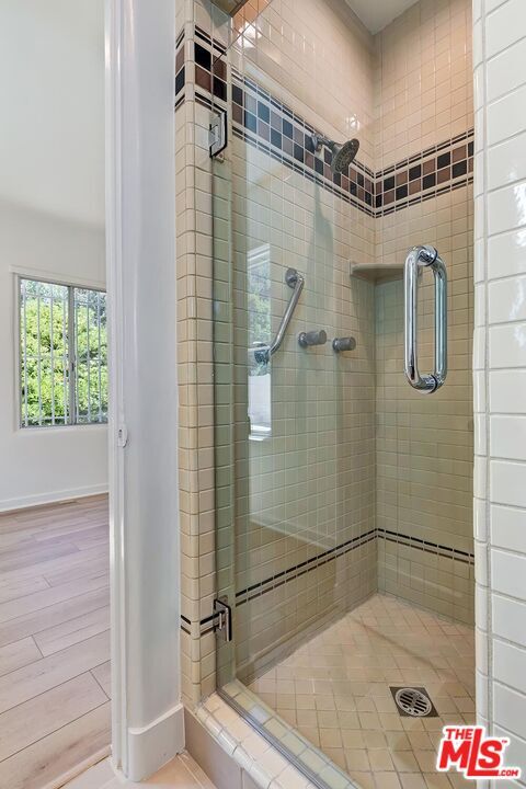 Building Photo - 119 N Almont Dr