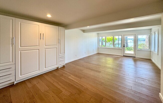 Building Photo - Stunning completely remodeled waterfront P...