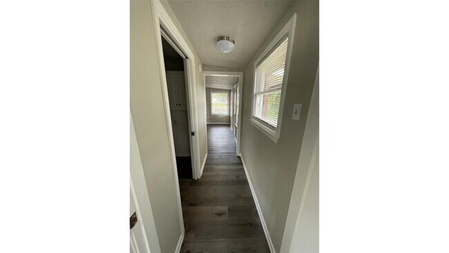 Building Photo - 606 Marshall St