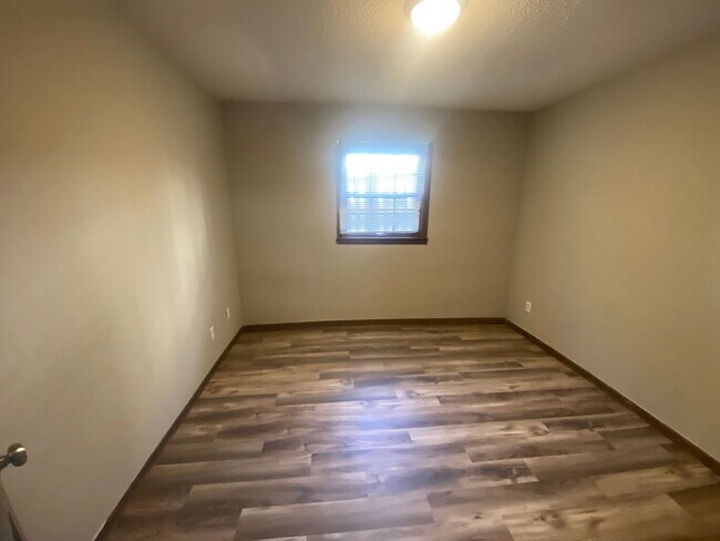 Building Photo - 2BR/1BA East Campus - Short Distance to Campus!! Coin-operated washer/dryer on-site.