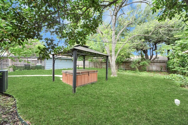 Building Photo - 4422 Nenana Dr