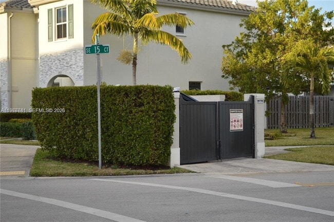 Building Photo - 1522 SE 26th Ter