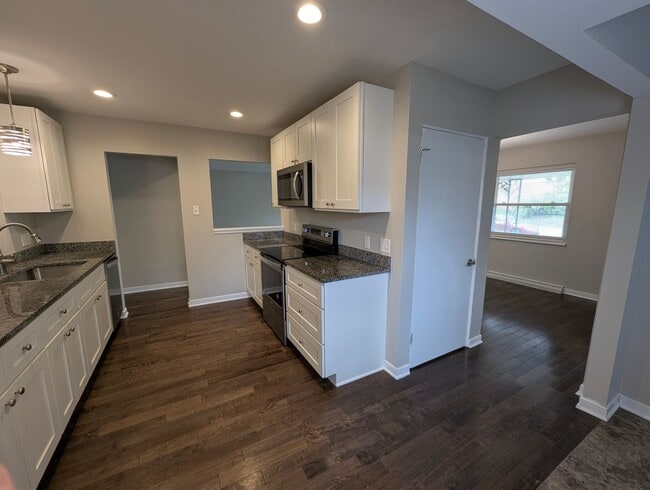 Building Photo - Elevated Living in University City
