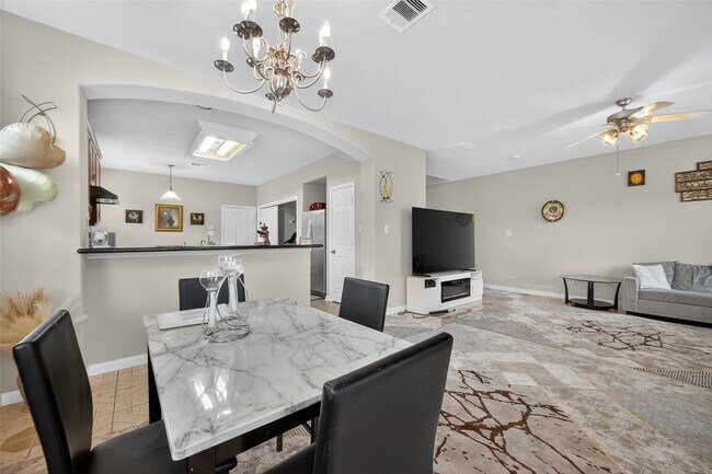 Building Photo - 12731 Heather Landing Ln