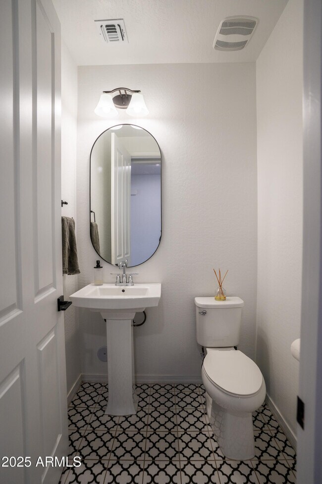 Building Photo - 4368 N Pioneer Dr