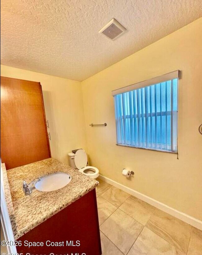 Building Photo - 1458 Guava Ave