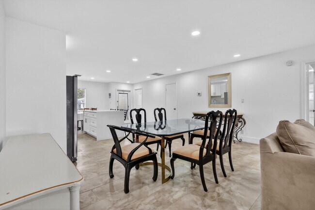 Building Photo - 5093 Privet Pl