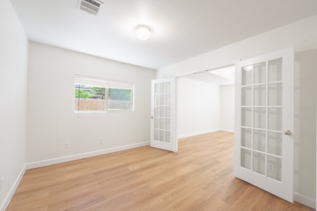 Building Photo - 3926 Privet Pl