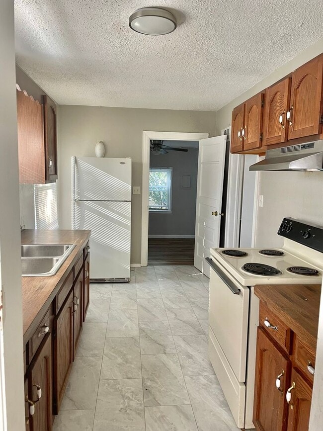 Building Photo - Beautiful House for Rent