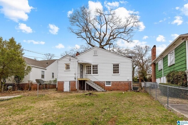 Building Photo - 1520 41st St