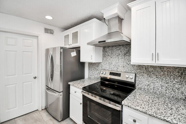 Building Photo - 8573 Wilcrest Dr