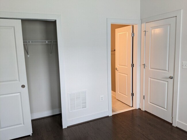 Building Photo - Gorgeous Newer Build (2019) 4 level townho...