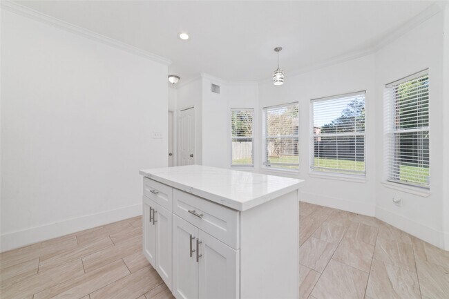 Building Photo - 5214 Bay Pines Dr