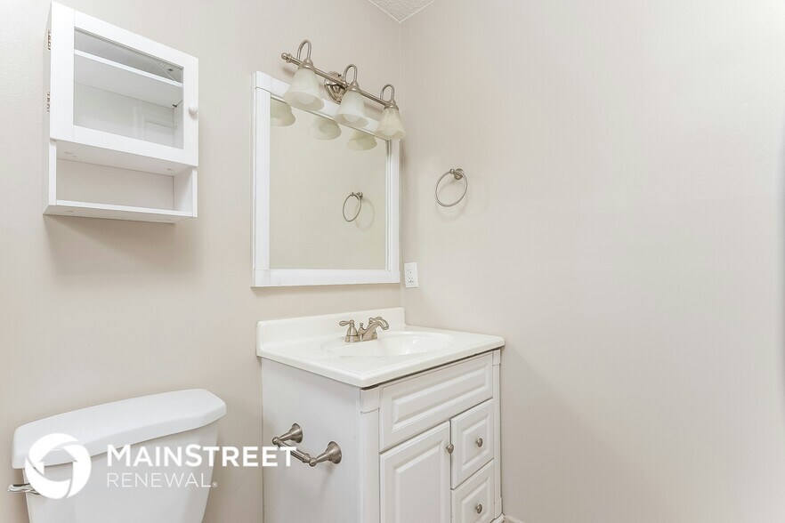 Building Photo - 350 NE Genesee Ave